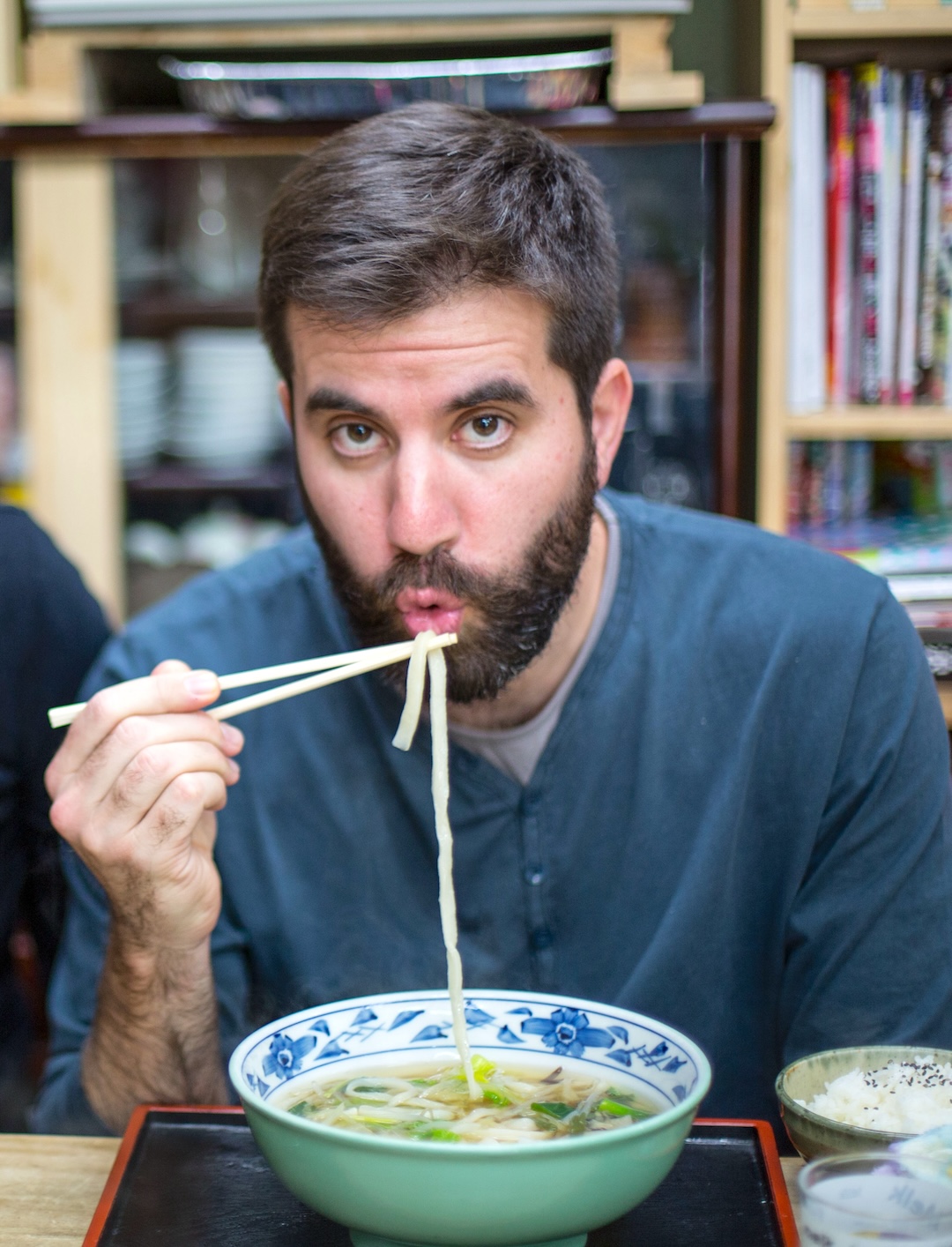 Daniel en restaurante de Shingu